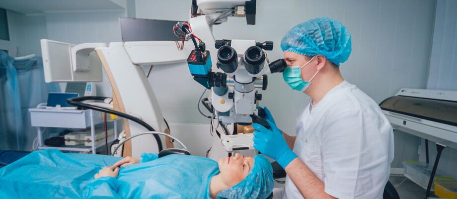 Eye Specialist Clinic Singapore: What are the Specific Symptoms to Visit One?